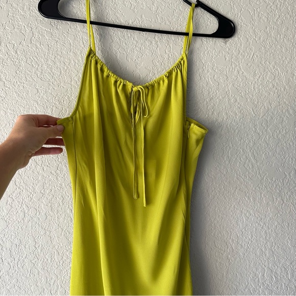 FOREVER 21 medium lime green women’s dress. Side zipper and adjustable straps. - Picture 4 of 8